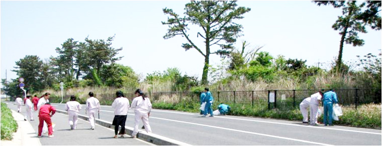 工場周辺を中心にゴミ拾い